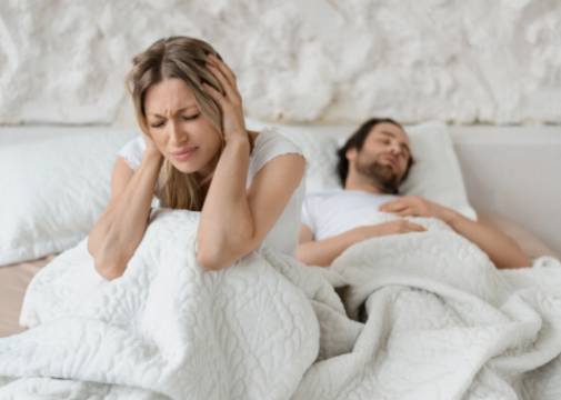 Cum să îți îmbunătățești calitatea somnului prin eliminarea nasului infundat